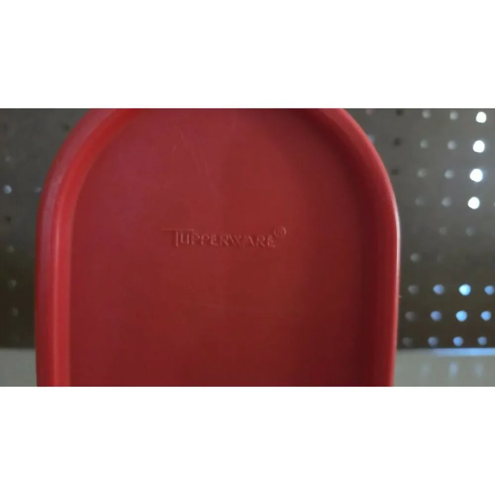 Tupperware Container 1614-2 9 3/4 cups with red solid lid
